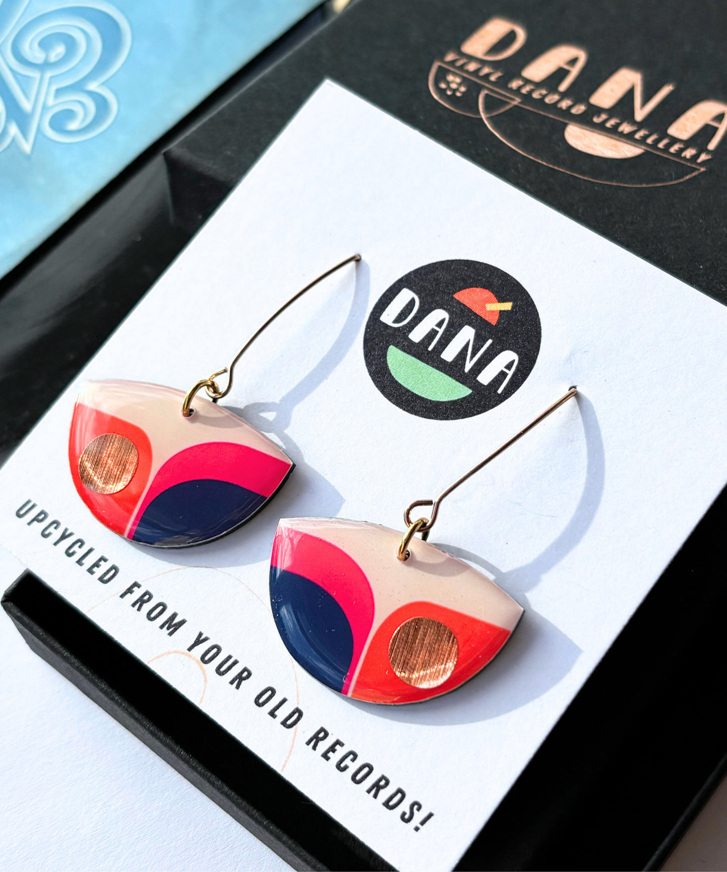 BEA in fuchsia, navy blue, orange, copper / retro vibe