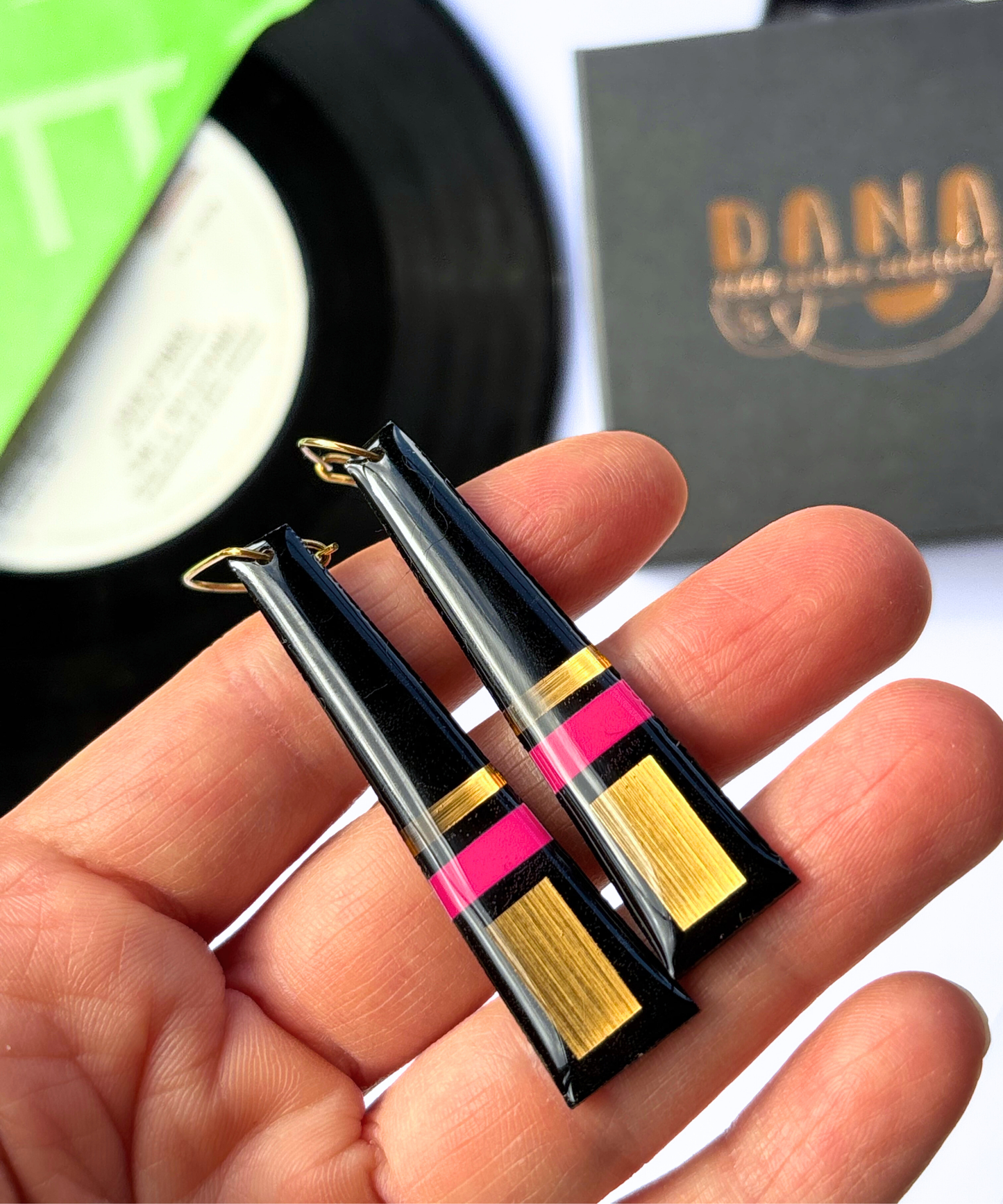 LIZZY stylish geometric in black, fuchsia, and gold